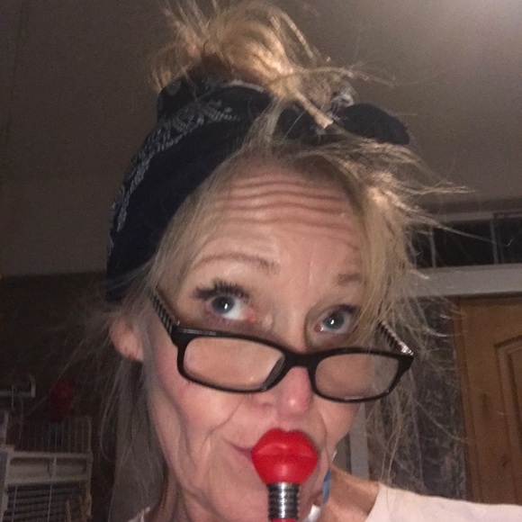 Meet your Posher, Juli - Picture 2 of 8